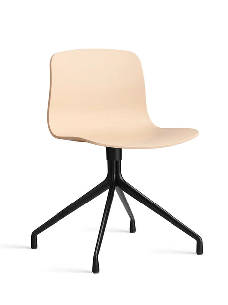 About a Chair AAC10 fra Hay - Pale Peach / Sort pulverlakeret aluminum - Jacobsen Plus
