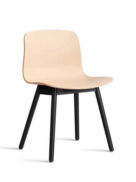 About a Chair AAC12 fra Hay - Pale Peach / Sortbejdset eg - Jacobsen Plus