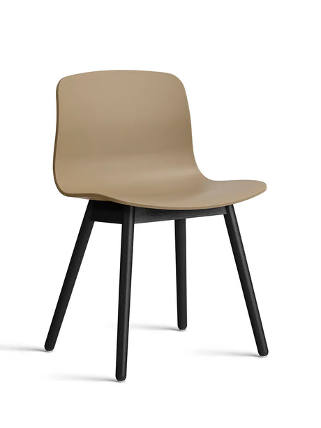 About a Chair AAC12 fra Hay - Clay / Sortbejdset eg - Jacobsen Plus