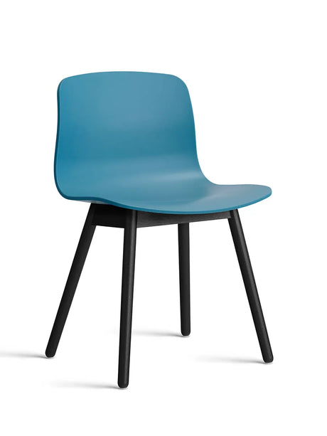 About a Chair AAC12 fra Hay - Azure Blue / Sortbejdset eg - Jacobsen Plus