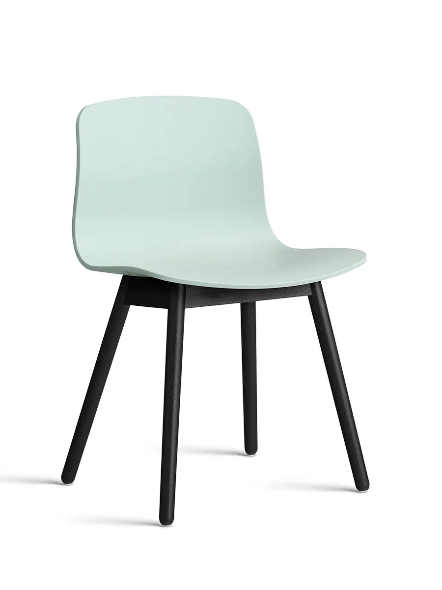 About a Chair AAC12 fra Hay - Dusty Mint / Sortbejdset eg - Jacobsen Plus