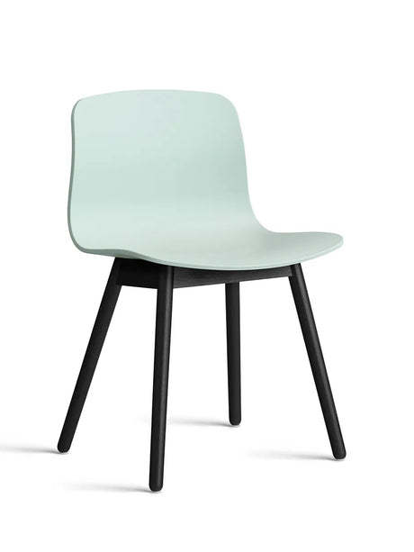 About a Chair AAC12 fra Hay - Dusty Mint / Sortbejdset eg - Jacobsen Plus