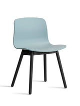 About a Chair AAC12 fra Hay - Dusty blue / Sortbejdset eg - Jacobsen Plus