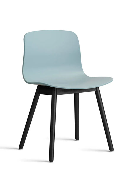 About a Chair AAC12 fra Hay - Dusty blue / Sortbejdset eg - Jacobsen Plus