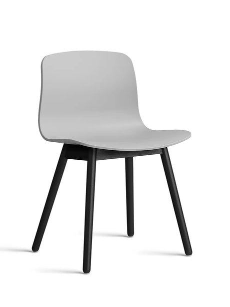 About a Chair AAC12 fra Hay - Concrete grey / Sortbejdset eg - Jacobsen Plus