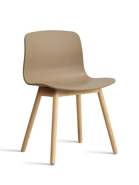 About a Chair AAC12 fra Hay - Clay / Lakeret eg - Jacobsen Plus