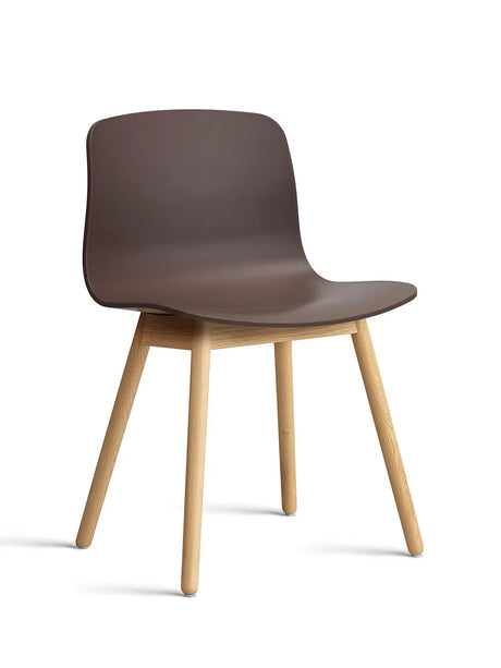 About a Chair AAC12 fra Hay - Raisin / Lakeret eg - Jacobsen Plus