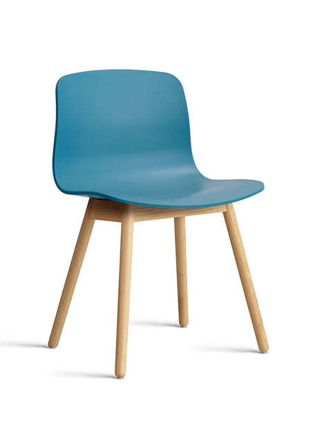 About a Chair AAC12 fra Hay - Azure Blue / Lakeret eg - Jacobsen Plus