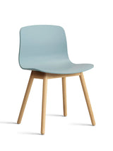 About a Chair AAC12 fra Hay - Dusty blue / Lakeret eg - Jacobsen Plus