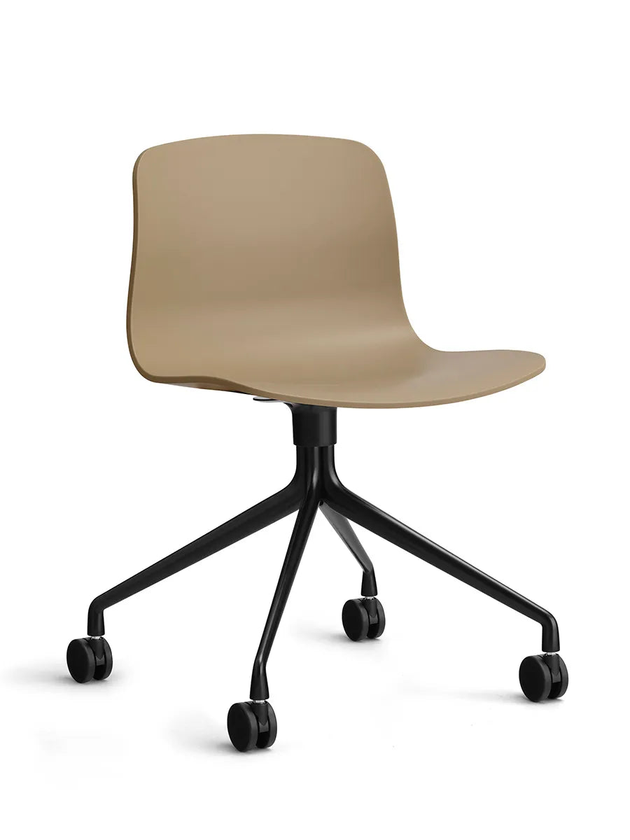 About a Chair AAC14 fra Hay