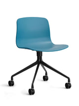 About a Chair AAC14 fra Hay - Azure Blue / Sort pulverlakeret aluminum - Jacobsen Plus