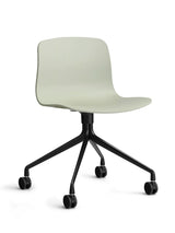 About a Chair AAC14 fra Hay - Pastel green / Sort pulverlakeret aluminum - Jacobsen Plus