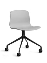 About a Chair AAC14 fra Hay - Concrete grey / Sort pulverlakeret aluminum - Jacobsen Plus