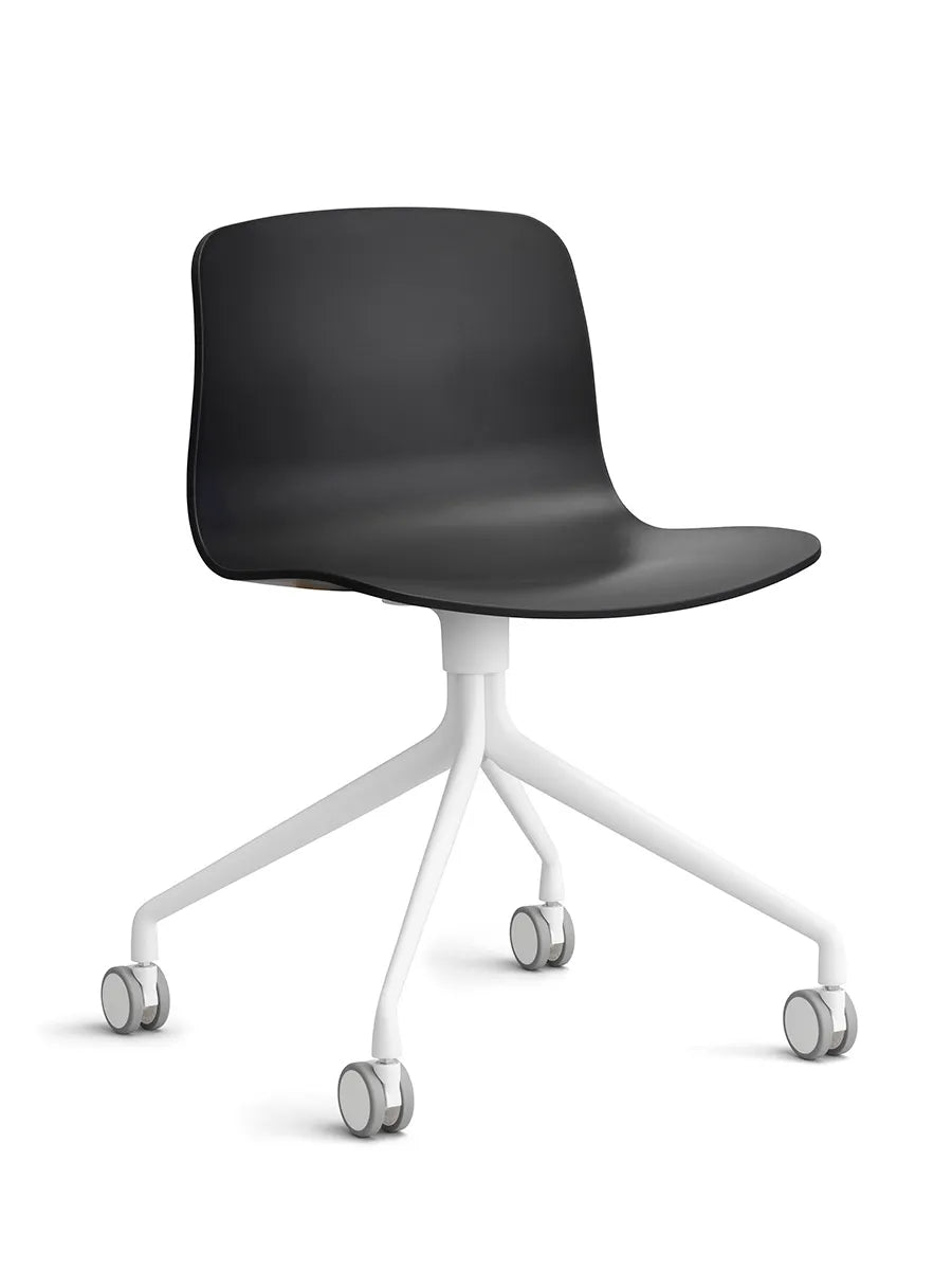 About a Chair AAC14 fra Hay