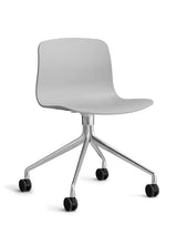 About a Chair AAC14 fra Hay - Concrete grey / Poleret aluminium - Jacobsen Plus