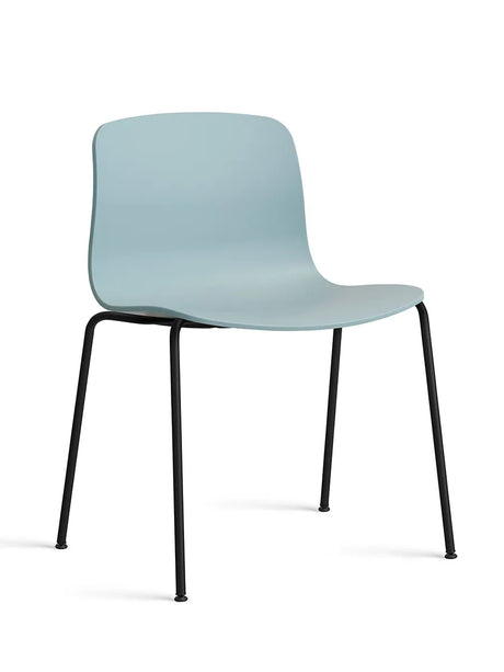 About a Chair AAC16 fra Hay - Dusty blue / Sort pulverlakeret stål - Jacobsen Plus