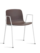 About a Chair AAC18 fra Hay - Raisin / Hvid pulverlakeret stål - Jacobsen Plus