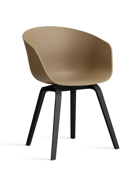 About a Chair AAC22 fra Hay - Clay / Sortbejdset eg - Jacobsen Plus