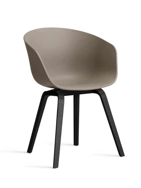About a Chair AAC22 fra Hay - Khaki / Sortbejdset eg - Jacobsen Plus