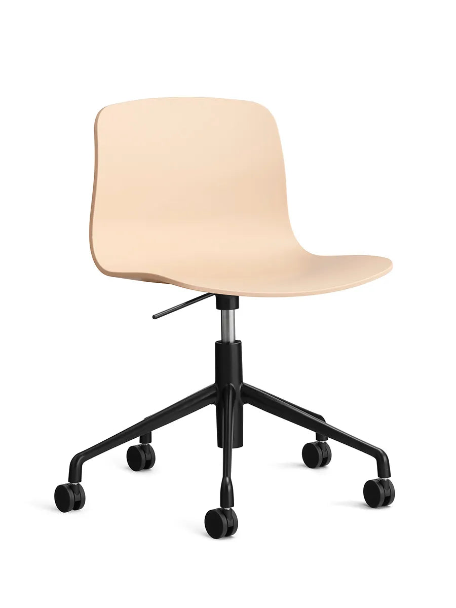 About a Chair AAC50 fra Hay