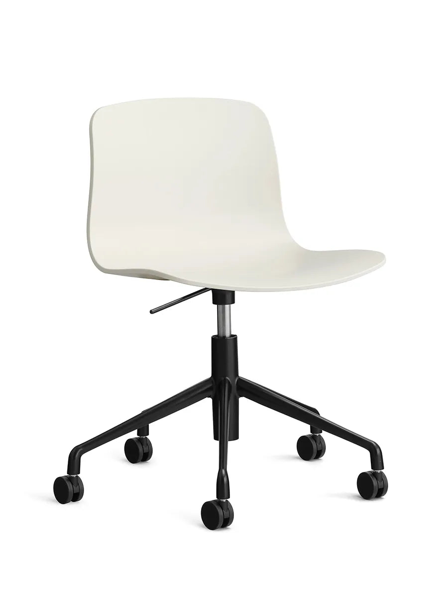 About a Chair AAC50 fra Hay