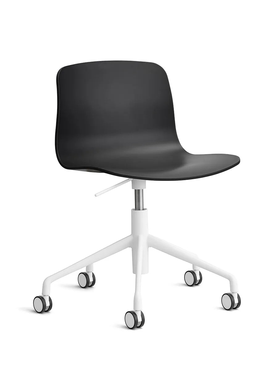 About a Chair AAC50 fra Hay