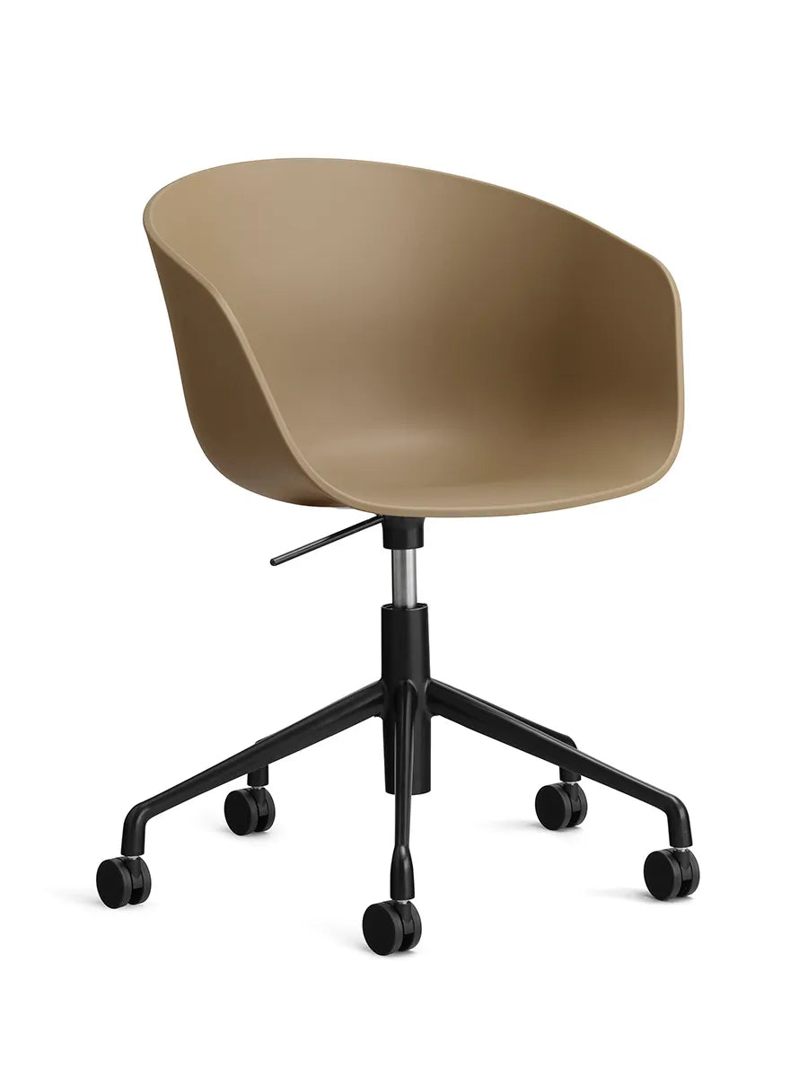 About a Chair AAC52 fra Hay - Clay / Sort pulverlakeret aluminum - Jacobsen Plus