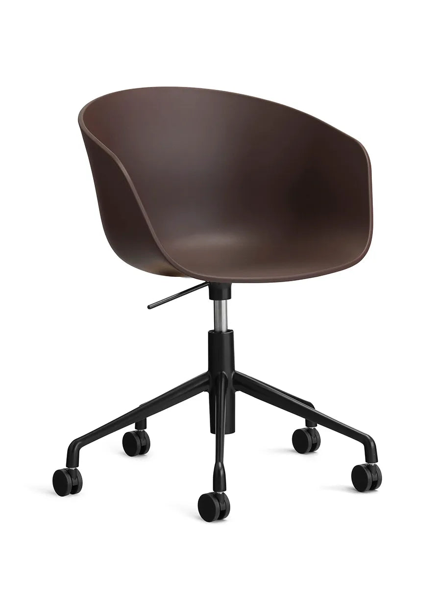 About a Chair AAC52 fra Hay - Raisin / Sort pulverlakeret aluminum - Jacobsen Plus