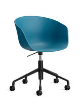 About a Chair AAC52 fra Hay - Azure Blue / Sort pulverlakeret aluminum - Jacobsen Plus