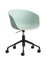 About a Chair AAC52 fra Hay - Dusty Mint / Sort pulverlakeret aluminum - Jacobsen Plus