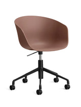 About a Chair AAC52 fra Hay - Soft Brick / Sort pulverlakeret aluminum - Jacobsen Plus