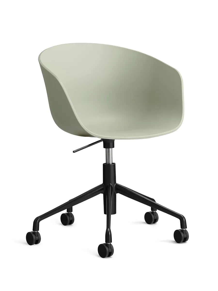About a Chair AAC52 fra Hay - Pastel green / Sort pulverlakeret aluminum - Jacobsen Plus