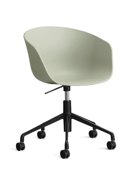 About a Chair AAC52 fra Hay - White / Sort pulverlakeret aluminum - Jacobsen Plus