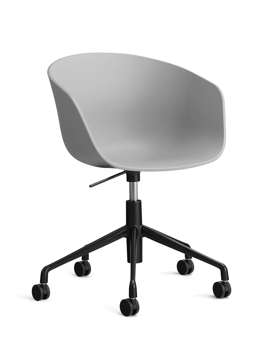 About a Chair AAC52 fra Hay - Concrete grey / Sort pulverlakeret aluminum - Jacobsen Plus