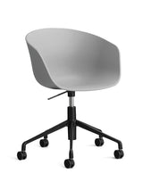 About a Chair AAC52 fra Hay - Concrete grey / Sort pulverlakeret aluminum - Jacobsen Plus