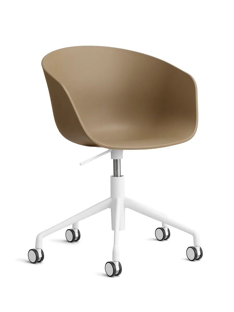 About a Chair AAC52 fra Hay - Clay / Hvid pulverlakeret aluminium - Jacobsen Plus