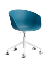 About a Chair AAC52 fra Hay - Azure Blue / Hvid pulverlakeret aluminium - Jacobsen Plus