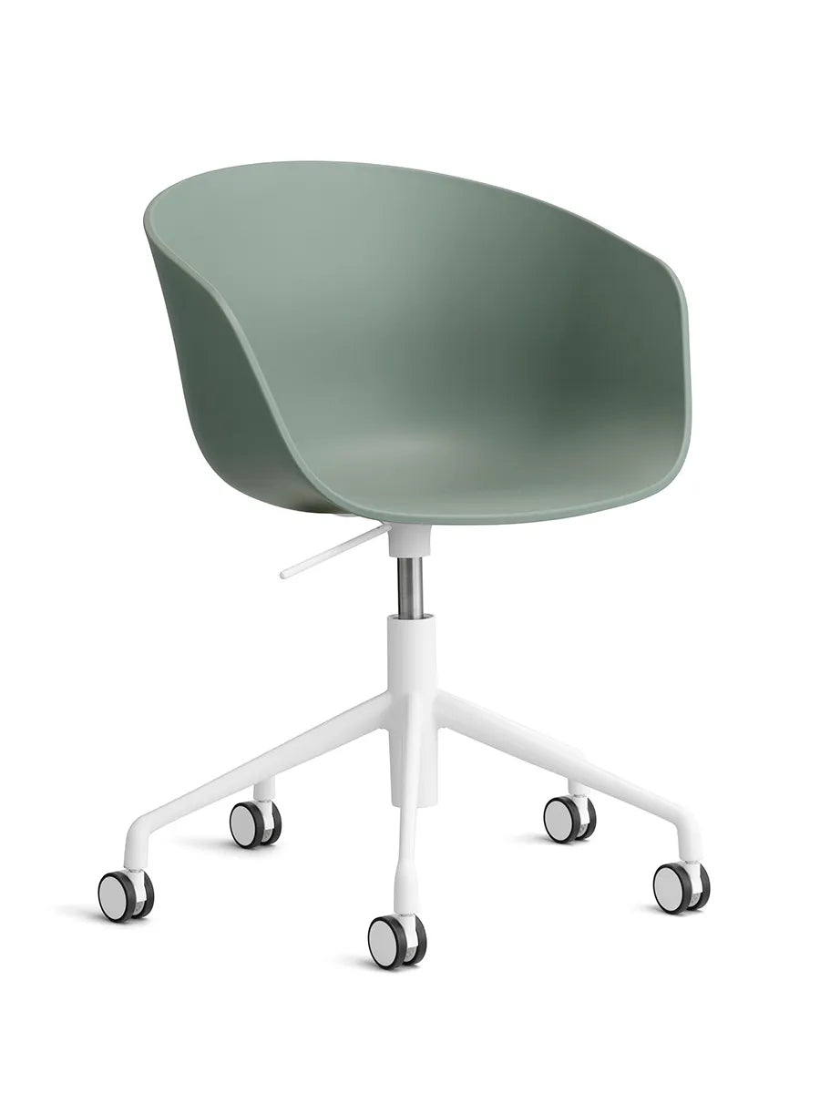 About a Chair AAC52 fra Hay - Fall Green / Hvid pulverlakeret aluminium - Jacobsen Plus