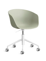 About a Chair AAC52 fra Hay - Pastel green / Hvid pulverlakeret aluminium - Jacobsen Plus