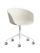 About a Chair AAC52 fra Hay - Melange Cream / Hvid pulverlakeret aluminium - Jacobsen Plus