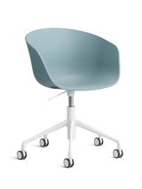 About a Chair AAC52 fra Hay - Dusty blue / Hvid pulverlakeret aluminium - Jacobsen Plus