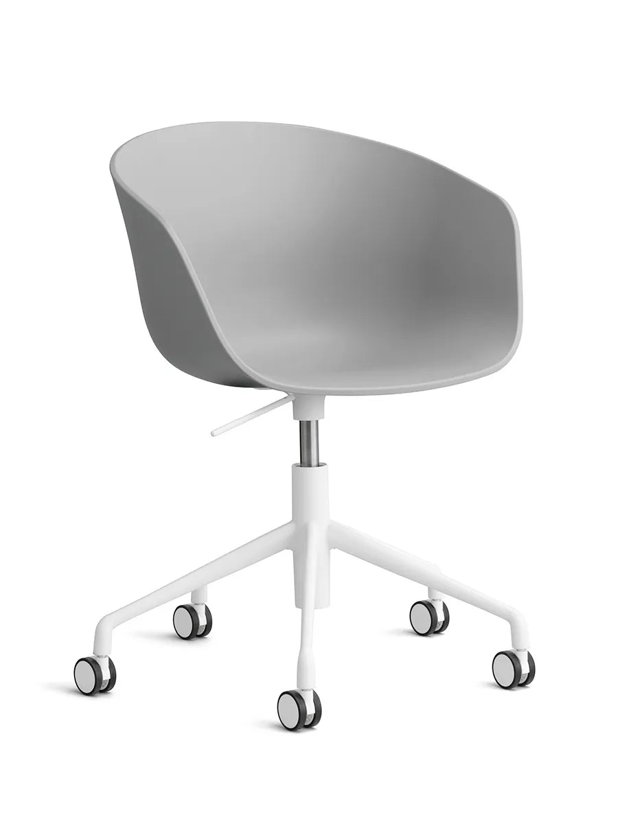About a Chair AAC52 fra Hay - Concrete grey / Hvid pulverlakeret aluminium - Jacobsen Plus