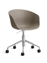 About a Chair AAC52 fra Hay - Khaki / Poleret aluminium - Jacobsen Plus