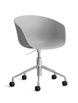 About a Chair AAC52 fra Hay - Concrete grey / Poleret aluminium - Jacobsen Plus