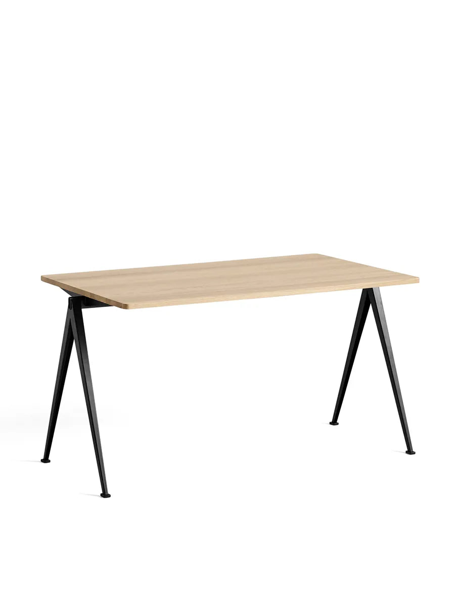 Pyramid 01 Bord fra Hay