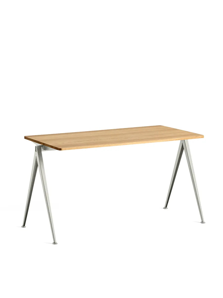 Pyramid 01 Bord fra Hay