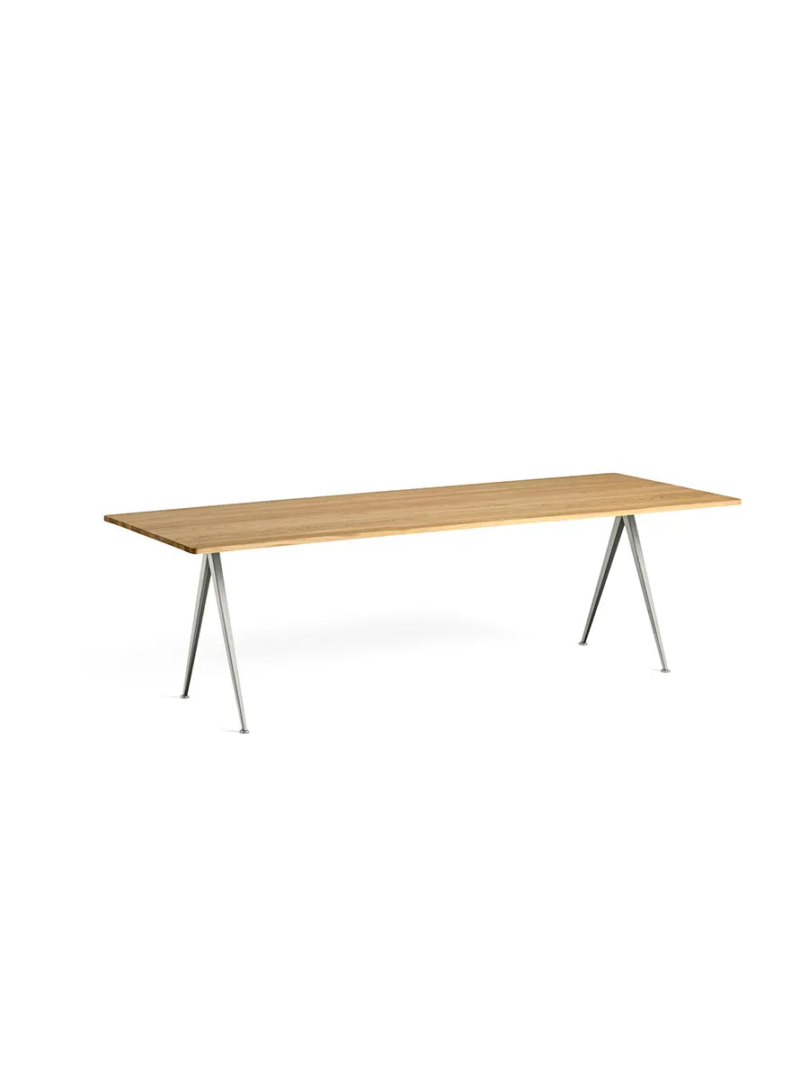 Pyramid 02 bord fra Hay - 250 x 85 cm / Beige pulverlakeret stål / Lakeret egetræ (klar lak) - Jacobsen Plus