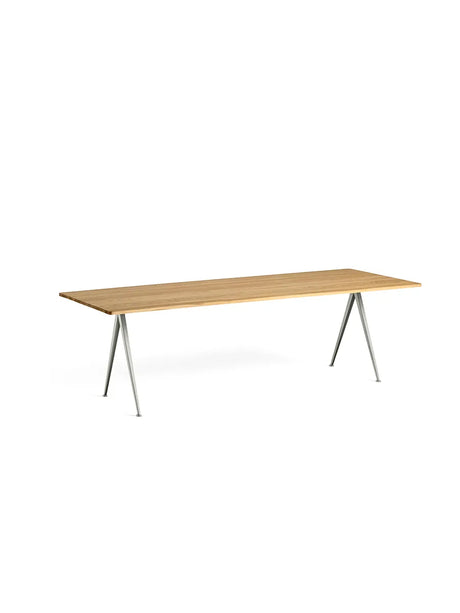 Pyramid 02 bord fra Hay - 250 x 85 cm / Beige pulverlakeret stål / Lakeret egetræ (klar lak) - Jacobsen Plus