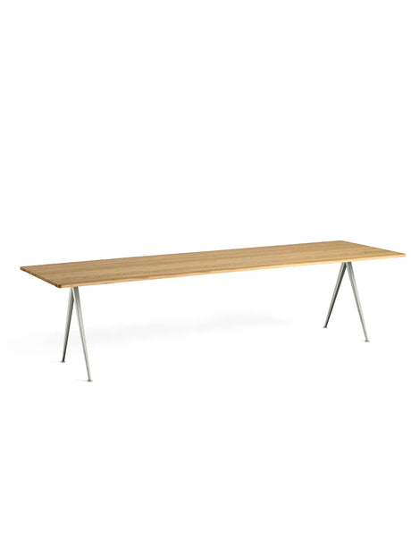 Pyramid 02 bord fra Hay - 300 x 85 cm / Beige pulverlakeret stål / Lakeret egetræ (klar lak) - Jacobsen Plus