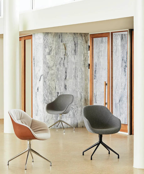 About a Chair AAC121 Soft fra Hay - Steelcut / Sort pulverlakeret aluminum - Jacobsen Plus